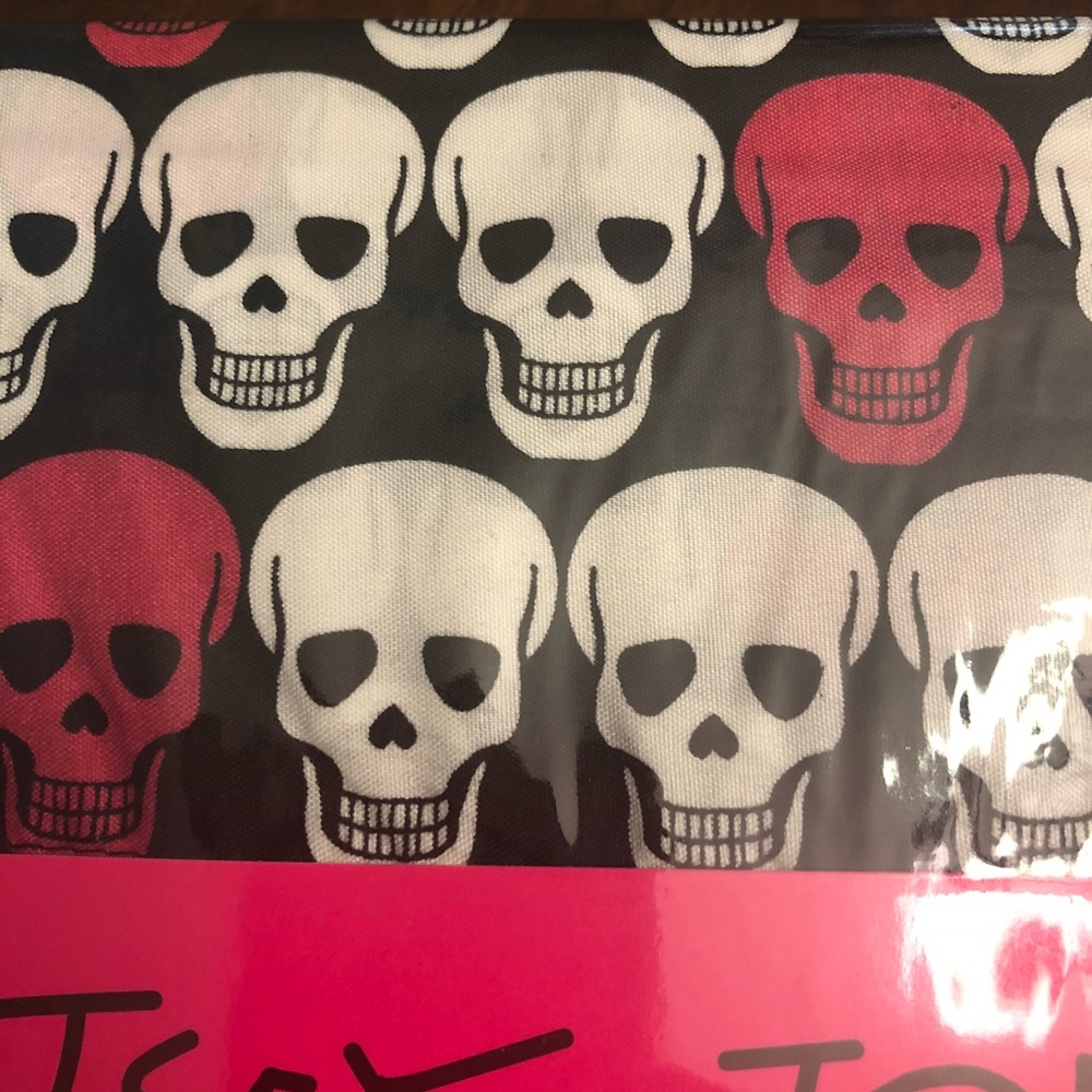 Betsey Johnson skull sheet set queen